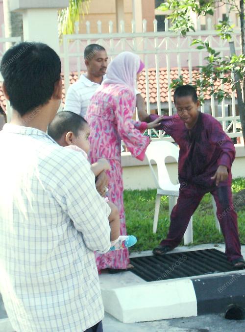 BERKHATAN BERAMAI_RAMAI