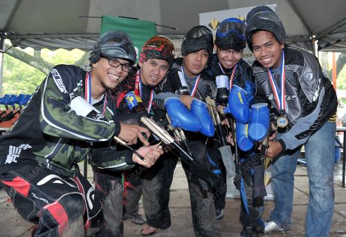KL07_14042012_PAINTBALL