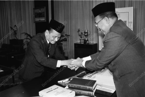 Datu Mustapha angkat sumpah