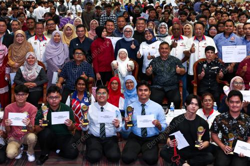 DATUK SERI DR WAN AZIZAH WAN ISMAIL