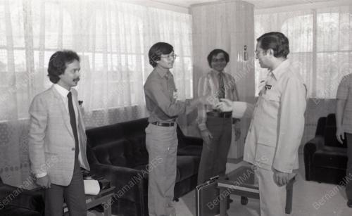 DR. MAHATHIR MOHAMAD