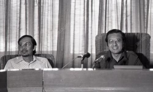DR. MAHATHIR MOHAMAD