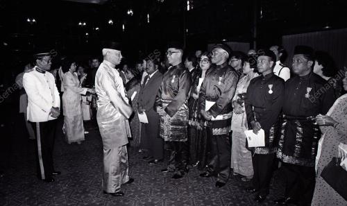 PINGAT DAN BINTANG