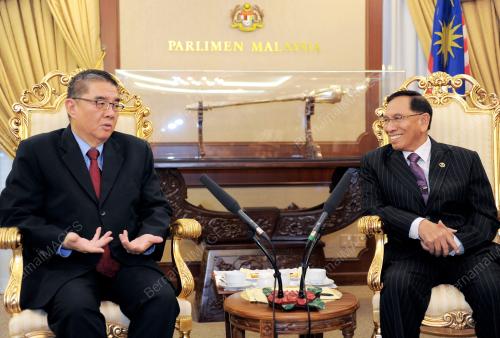 KL07_16012012_KUNJUNGAN_HORMAT