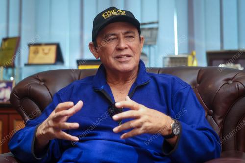DATUK YUSOF HASLAM