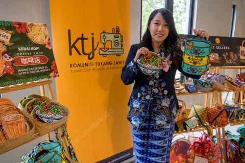 B40 WOMEN CREATE SUSTAINABLE INCOMES