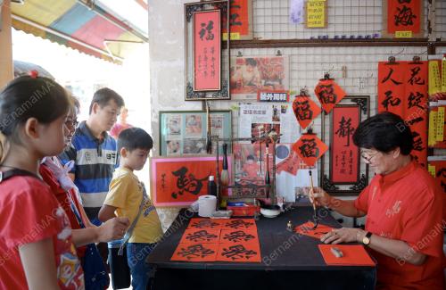KL07_17012014_TAHUN_BARU_CINA