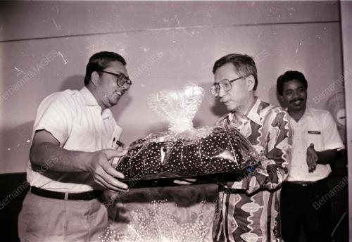 TUN DAIM ZAINUDDIN