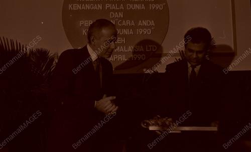 KL07_170490_CALTEX1990_PIALADUNIA