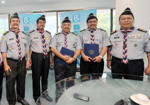 KL07_17042014_PENGAKAP