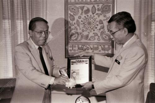TUN DAIM ZAINUDDIN