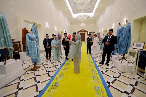 TUNKU AZIZAH AMINAH MAIMUNAH ISKANDARIAH