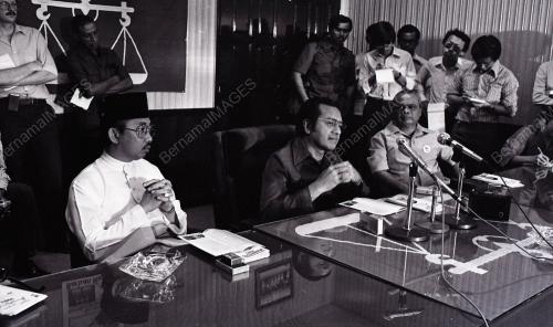 DR. MAHATHIR MOHAMAD