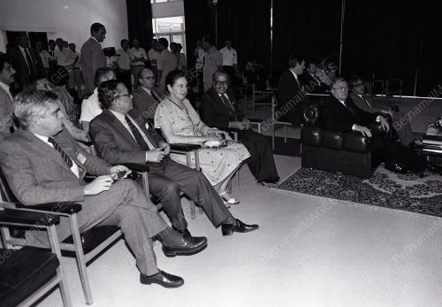 DISEMBER 1982