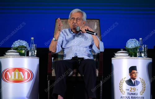 TUN DAIM ZAINUDDIN