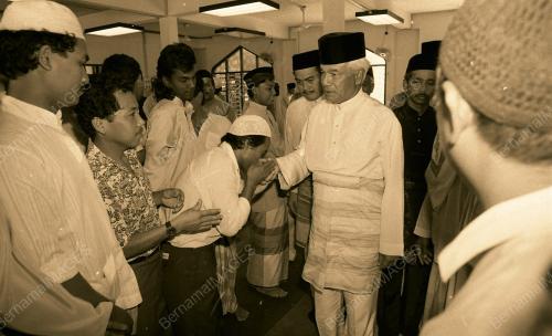 KL07_190190_AGONG