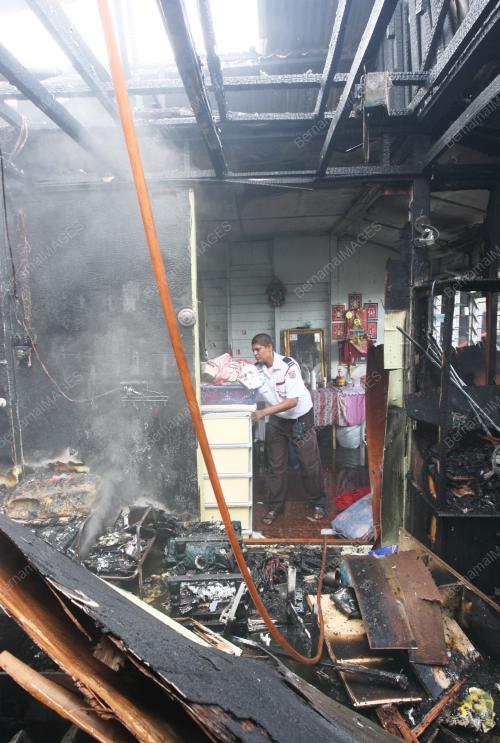 RUMAH TERBAKAR