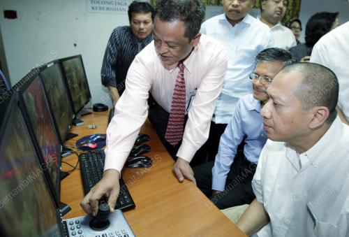 MOHAMED NAZRI ABDUL AZIZ