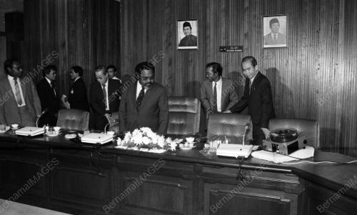 MAJLIS TAKLIMAT DI PARLIMEN