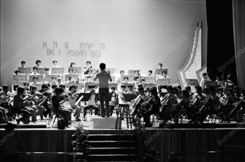 RAPTAI OKESTRA BELIA ASIA