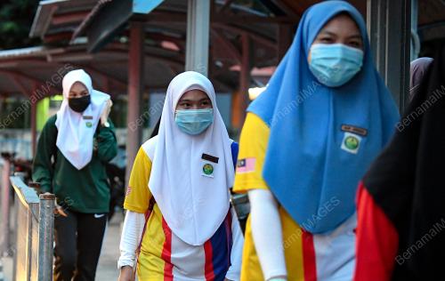 TINJAUAN HARI PERTAMA SESI PERSEKOLAHAN