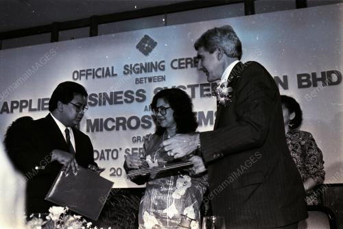 DATUK SERI RAFIDAH AZIZ