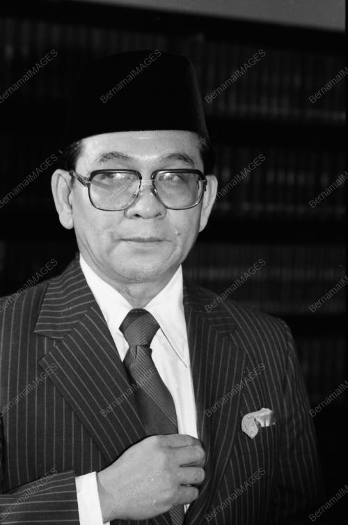 SULTAN AZLAN MUHIBBUDDIN SHAH