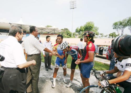 DATUK ZOLKPLES EMBONG