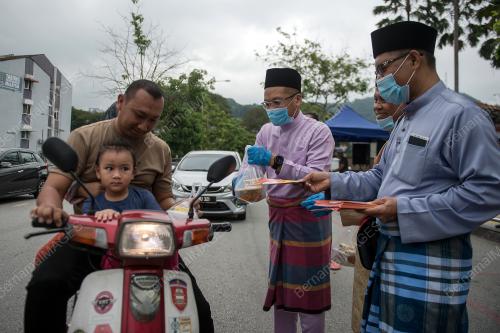 NIK NAZMI NIK AHMAD