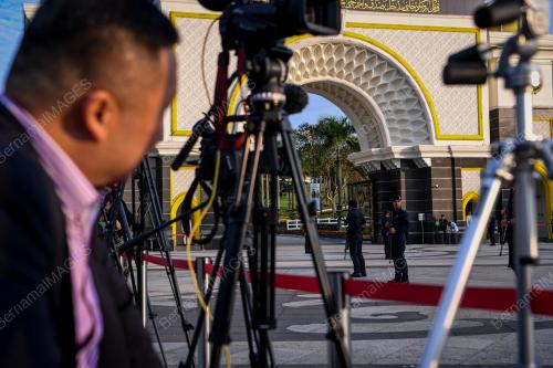 PERTABALAN YANG DI-PERTUA AGONG KE-17