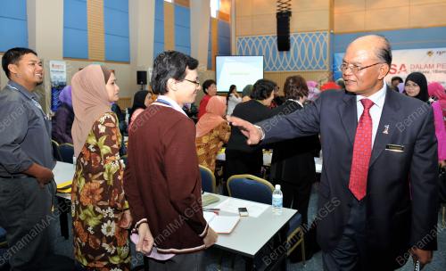 DATUK SERI KAMARUDIN SIARAF