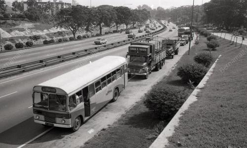 SEKATAN JALAN RAYA