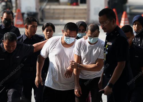 TIGA RAKAN DIDAKWA KESALAHAN PENGUBAHAN WANG HARAM