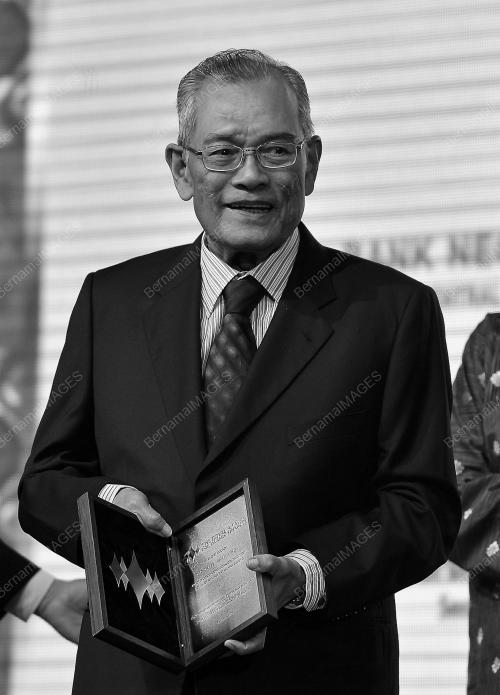 DATUK DR ABDUL HALIM ISMAIL
