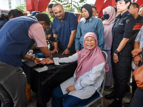 DATUK SERI DR WAN AZIZAH WAN ISMAIL