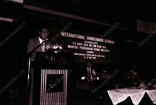 DATO' SERI DR LIM KENG YAIK
