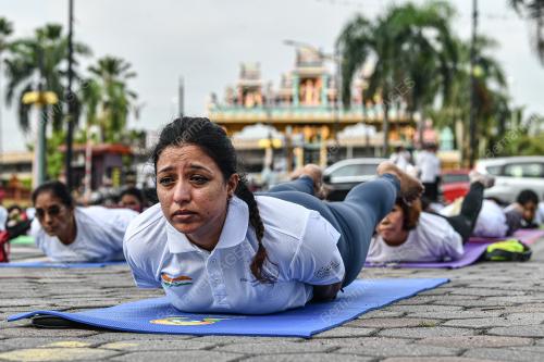 HARI YOGA SEDUNIA KE-10