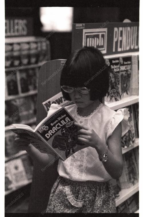 PERTUNJUKAN BUKU