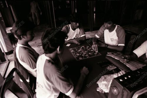 KL07_22111980_SNAKESLADDERS