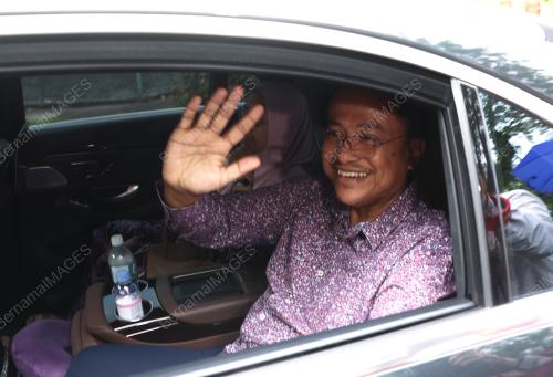 DATUK SERI DR AHMAD SAMSURI
