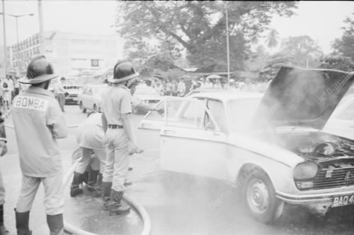 KERETA TERBAKAR