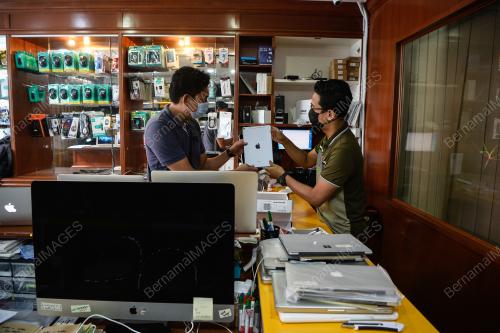 TINJAUAN PEMBELIAN KOMPUTER DAN ALAT PERANTI UNTUK BELAJAR DI RUMAH