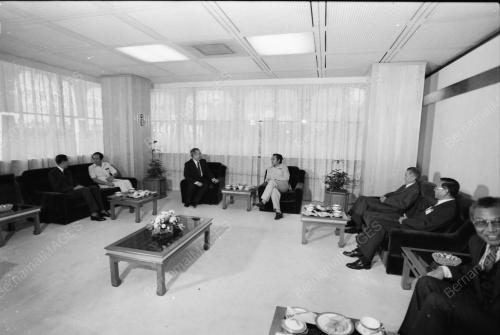DR MAHATHIR MOHAMAD