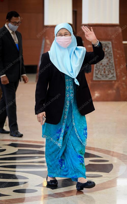 WAN AZIZAH WAN ISMAIL