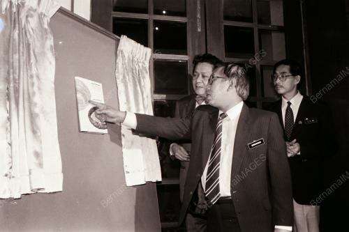 TAN SRI SABARUDDIN CHIK