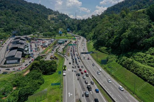 TINJAUAN ALIRAN TRAFIK LEBUHRAYA