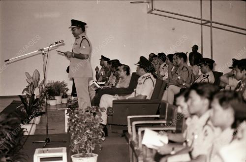 SENI SILAT POLIS