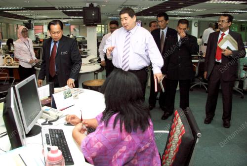 AHMAD MASLAN