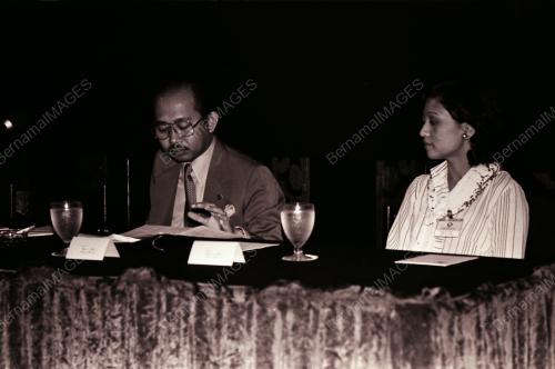 PAKAIAN SEKOLAH BARU