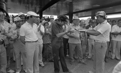 GOTONG-ROYONG DI PARLIMEN